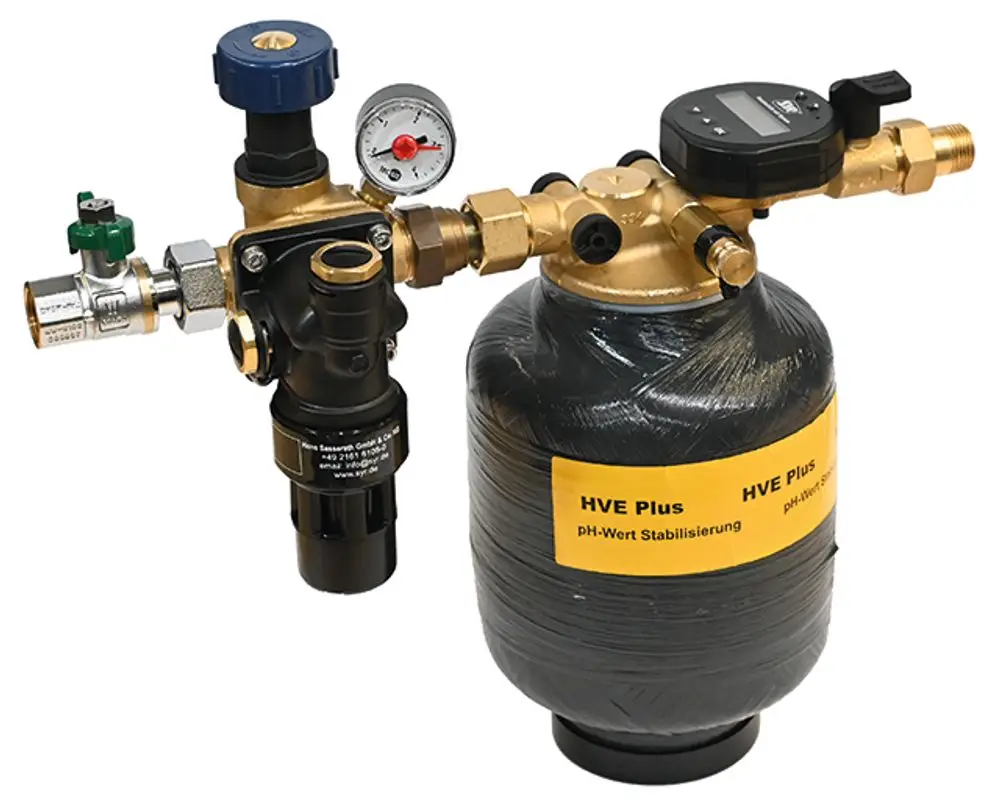SYR HVE-Plus Kompaktstation mit Druckregler, Manometer und digitalen Anzeigeelementen, zur Stabilisierung des pH-Werts in Wasser.